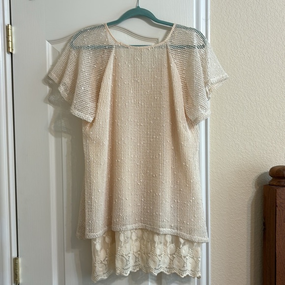 Sz L. Cream colored tunic with lining. - Picture 3 of 4
